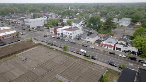 Centro-De-New-Buffalo,-Michigan-Con-Video-De-Drones-Moviéndose-En-Círculo