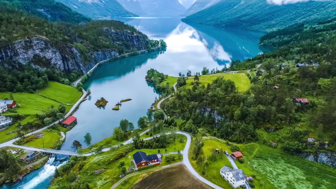 Lago di Lovatnet, splendida natura della Norvegia