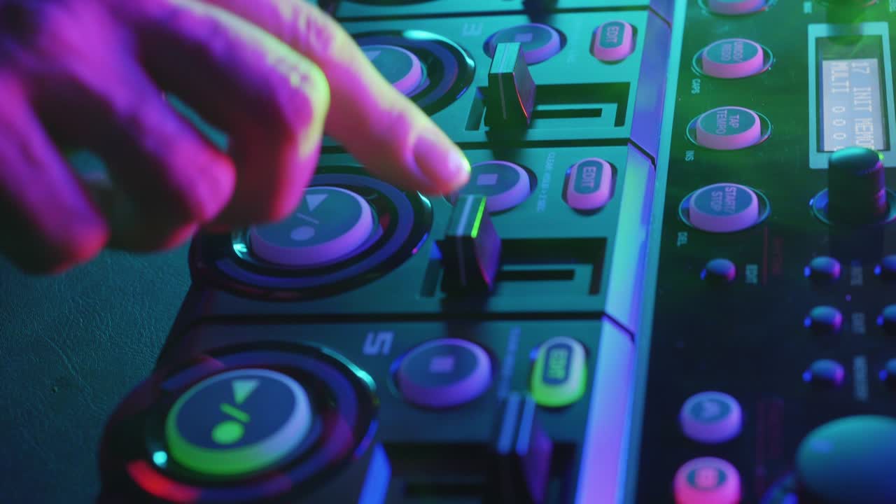 사운드 서가 사운드 전문가에 의해 사용되고 있습니다. 가까이.