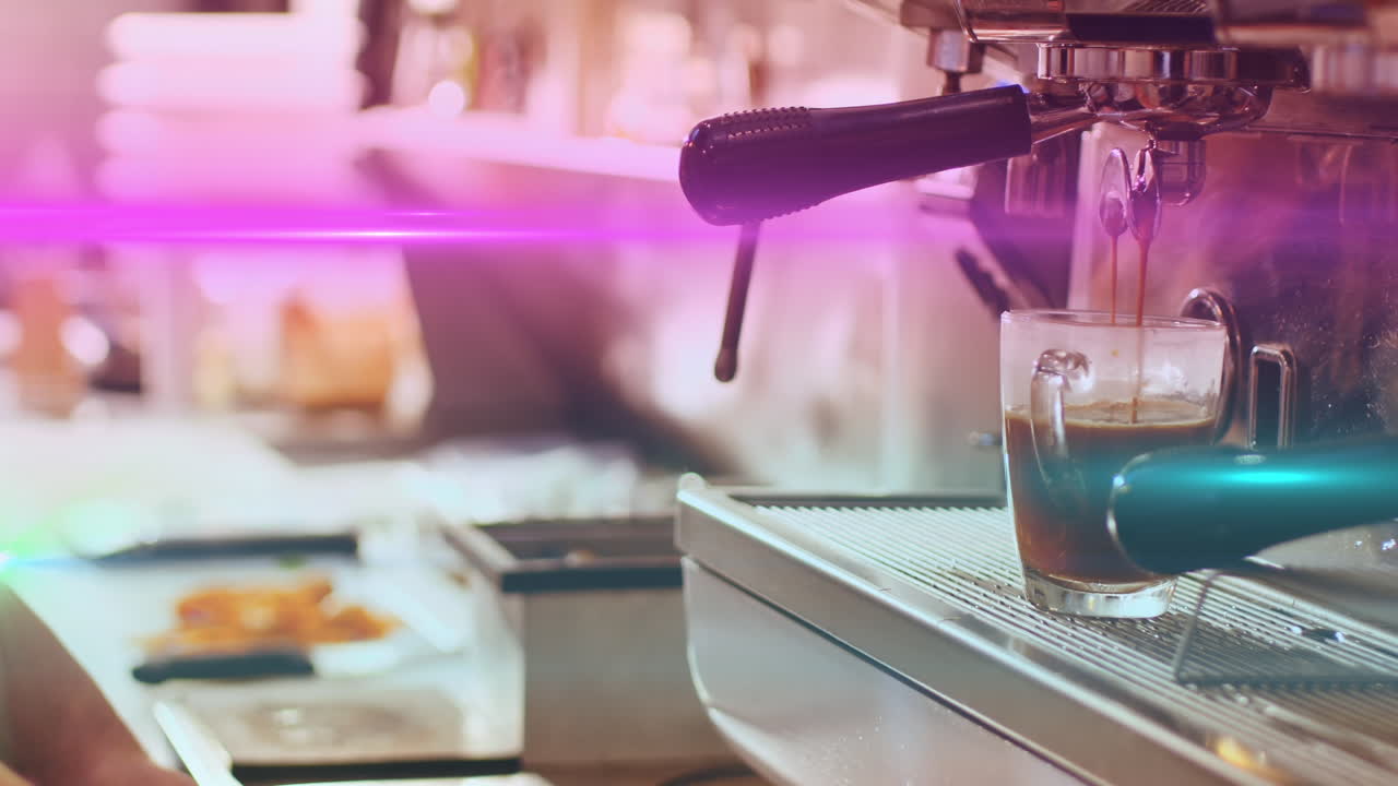 animación de puntos de luz sobre un hombre caucásico preparando café en una cafetería