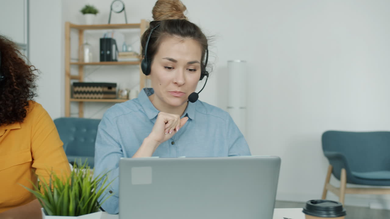 equipo de servicio al cliente en acción