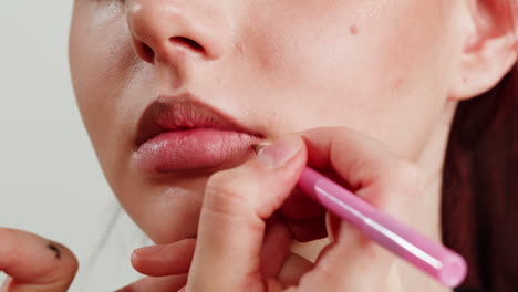 applying lip liner