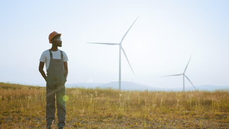 wind turbine maintenance worker