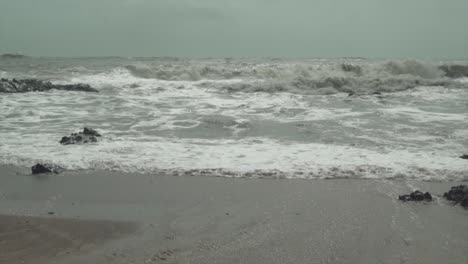 Massive-waves-crashing-on-each-other