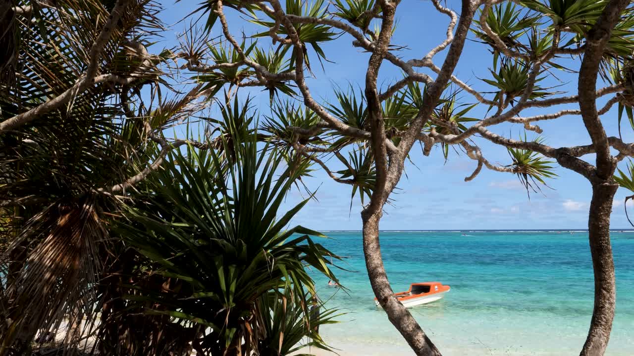 Krásný exotický ostrov Mystery Island (Inyeug), Vanuatu.