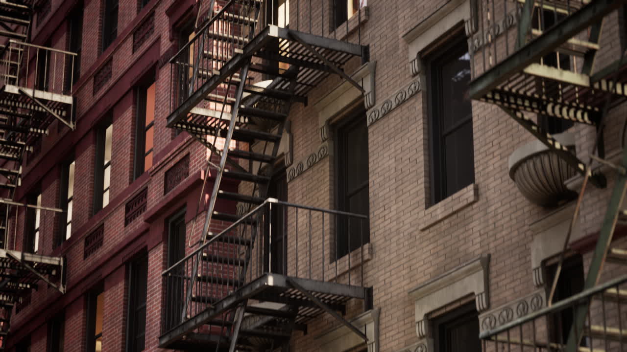 해가 지는 시간에 뉴욕 시의 거리