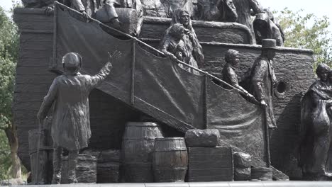 magnífica estatua en el museo del puerto de la independencia - filadelfia, pa