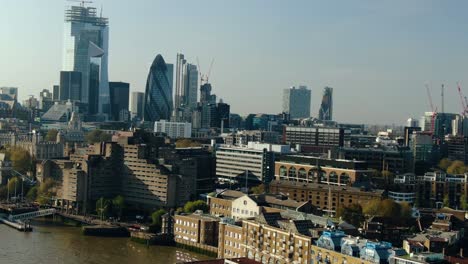 Edificios-Al-Lado-Del-Famoso-Puente-De-Londres.