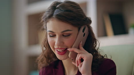sales worker calling mobile phone in office closeup. smiling woman chat client