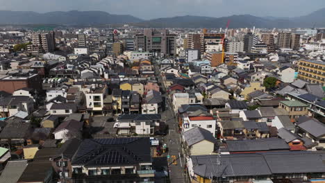 Vista-Aérea-De-Los-Asentamientos-Sobre-El-Centro-De-Kioto-En-Japón.