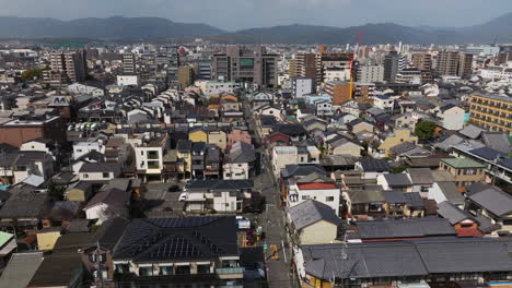 vista aérea de los asentamientos sobre el centro de kioto en japón