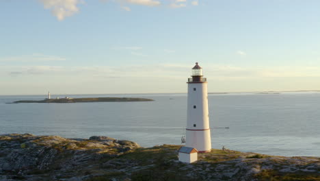 Lille-Torungen-Leuchtturm-Auf-Der-Insel-Arendal-Torungen-Leuchttürme-In-Der-Gemeinde-Agder,-Norwegen