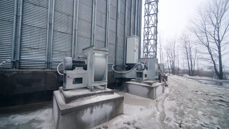 accumulator for grain storage. accumulator for storage near grain tanks