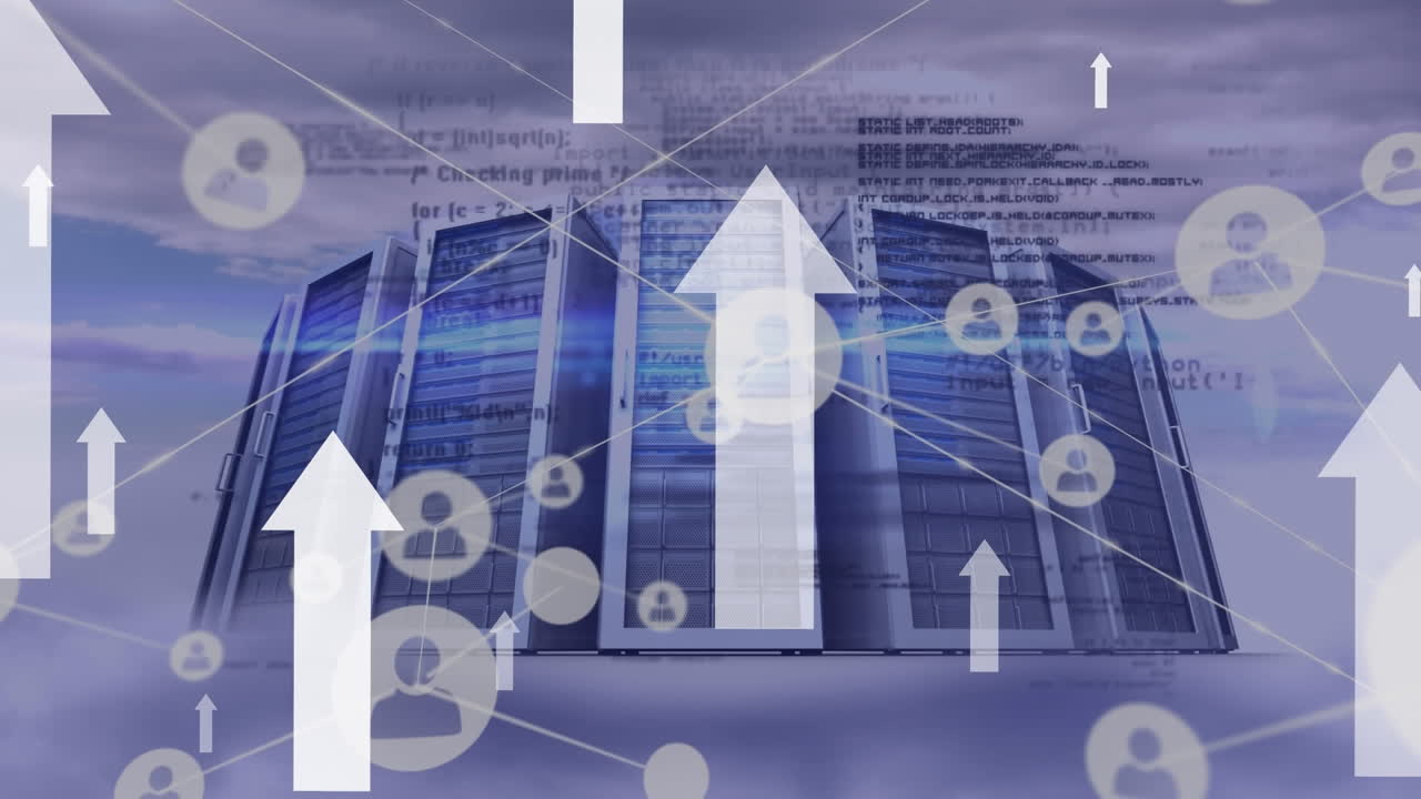 위쪽 화살표, 연결된 아이콘 및 클라우드 하늘에 대한 서버 랙에 대한 컴퓨터 언어의 애니메이션