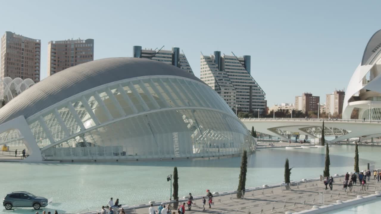 여왕 소피아 예술 궁전의 팬 샷