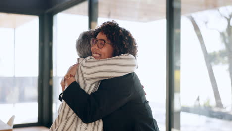 ceo, mujeres o personas felices alto cinco para el éxito