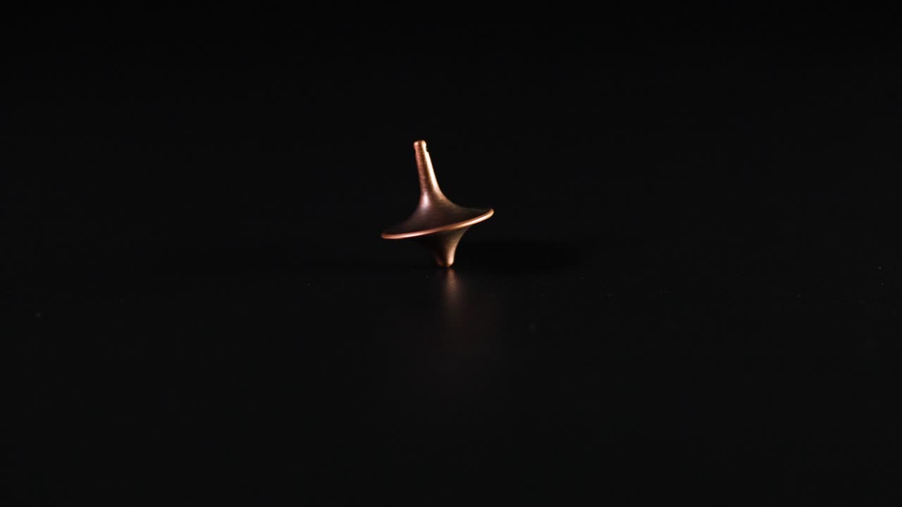 una cima giratoria pierde gradualmente el impulso