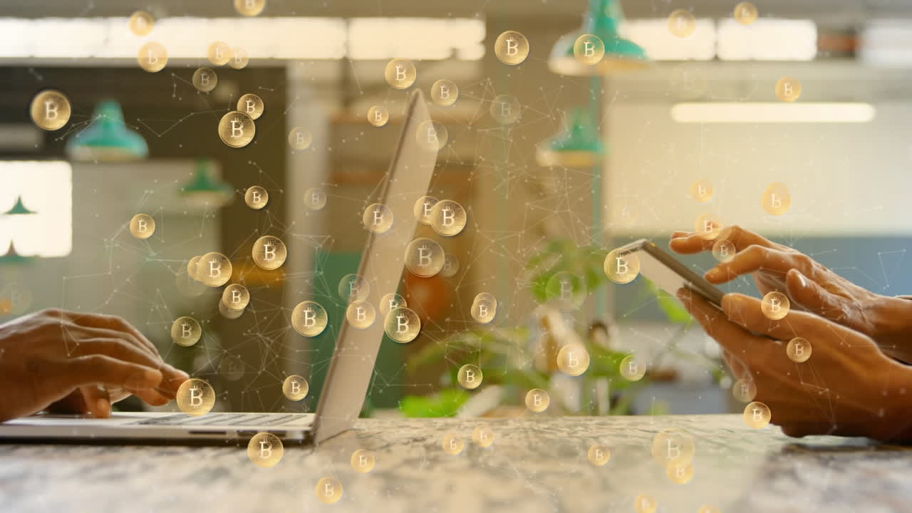 전자 장치를 사용하는 남성과 여성의 중간 섹션에 대한 여러 비트코인 기호의 애니메이션