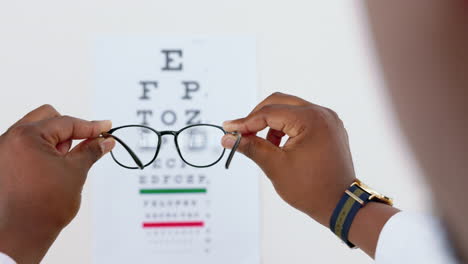 optometría, cartas y atención médica con gafas