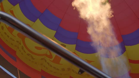 las llamas de gas comen el aire.