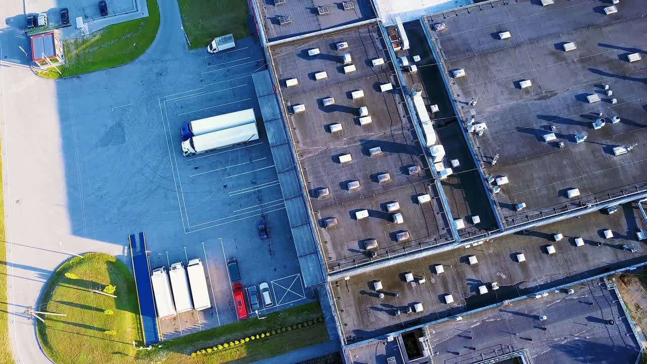 tomada aérea de un almacén industrial