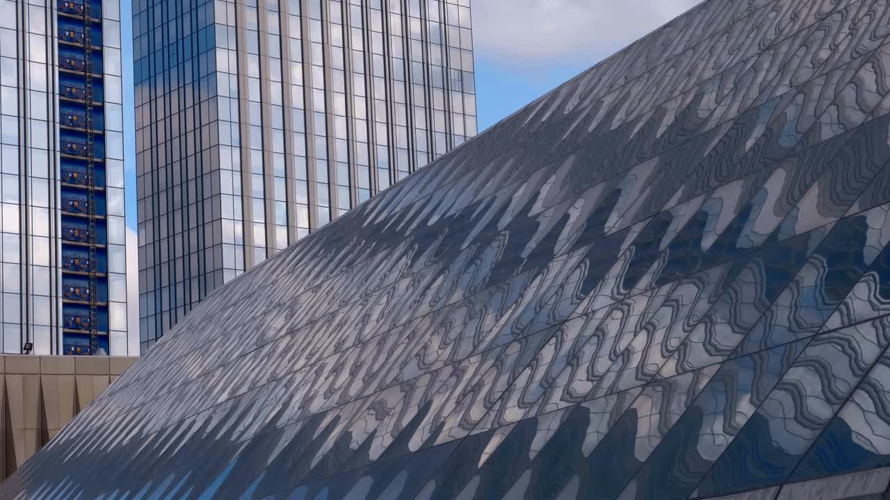 hermosos, inusuales e interesantes reflejos en la superficie del vidrio