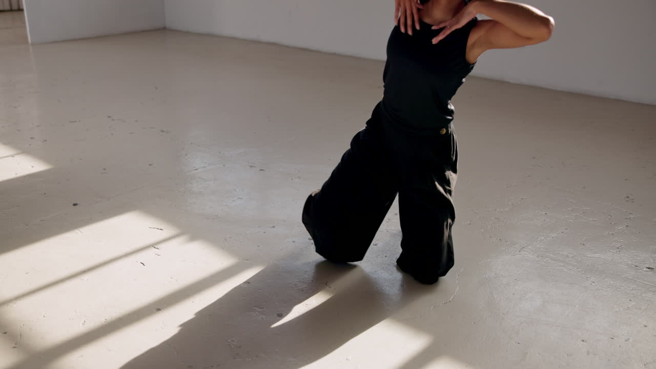 Dance, fitness and performance of a woman