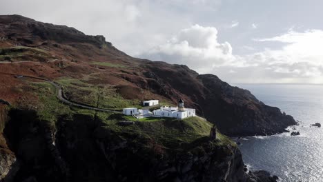 Lighthouse-on-the-high-stone-cliff-of-southern-Scotland-called-Mull-of-Kintyre