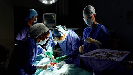 surgeons performing operation 4k