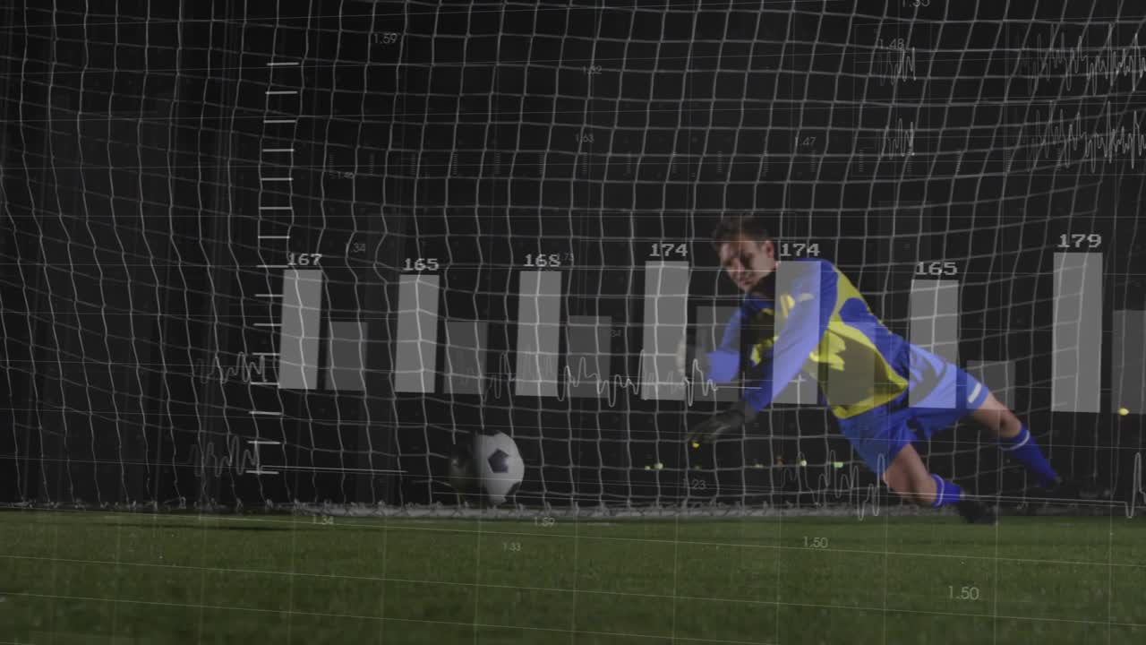 Calciatore che calcia il pallone con sovrapposizioni di grafici a barre e forme d'onda, mentre il portiere si tuffa parando il gol. Sport.