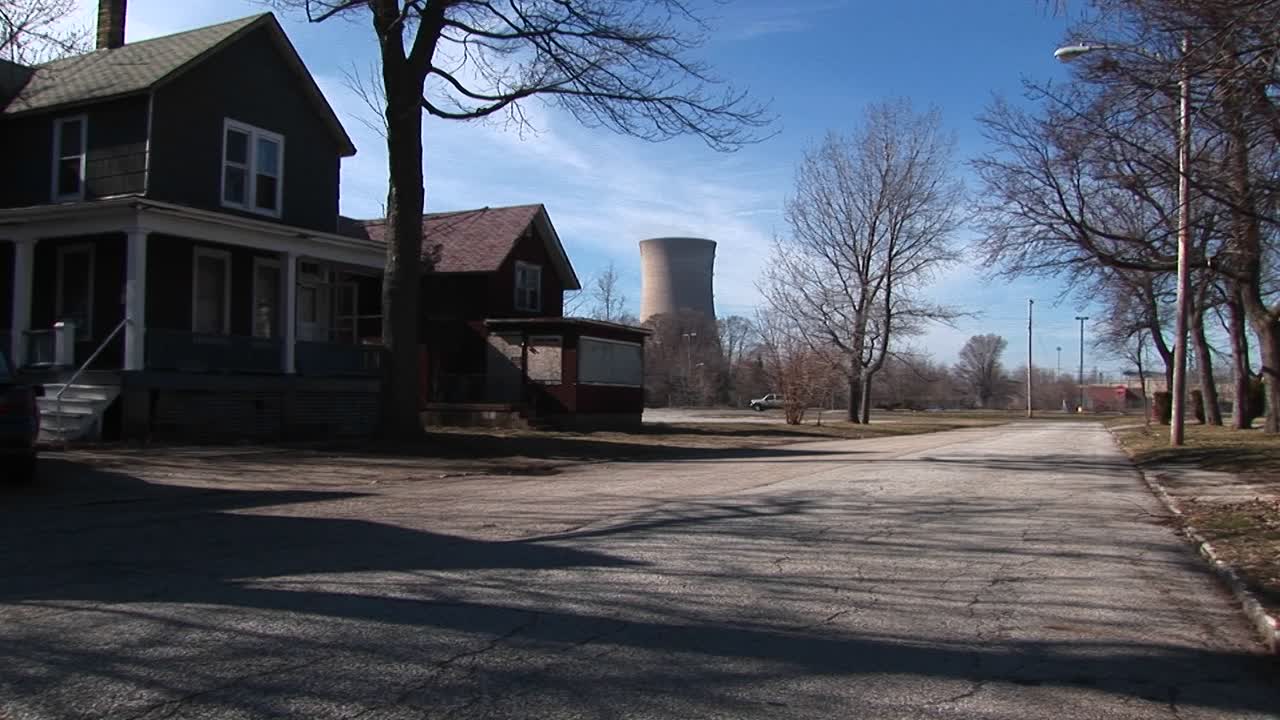 주거용 주택은 원자력 발전소 근처에 있습니다.