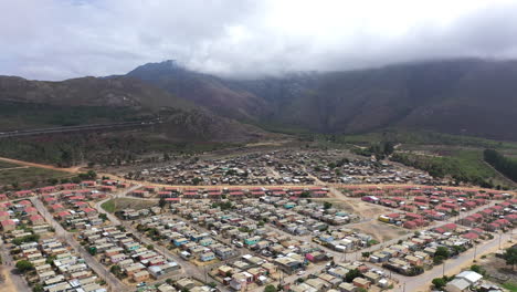 Municipio-En-Sudáfrica-Vista-Aérea-Sobre-Casitas-Barrio-Pobre