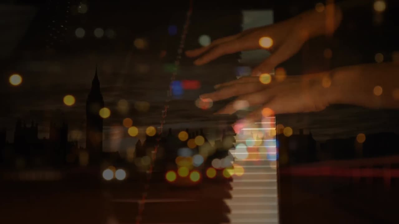 야간 도로의 애니메이션 백인 남자가 음악 밴드에서 키보드를 연주합니다.