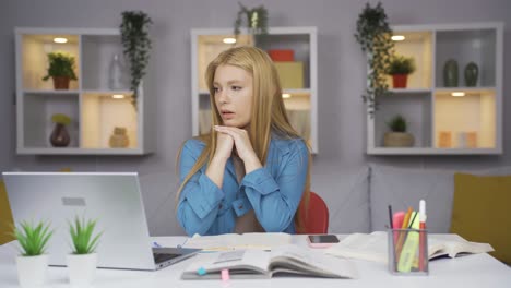 el retrato de una estudiante nerd.