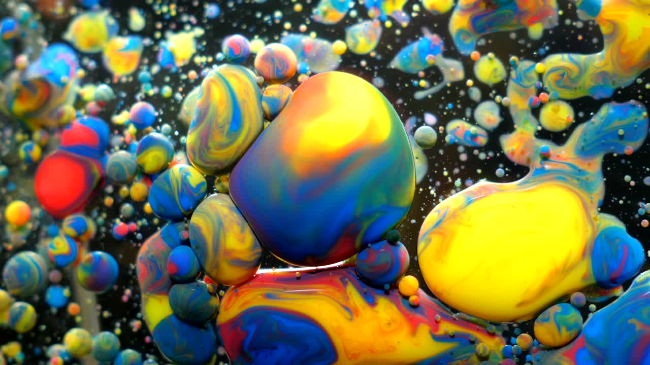 movimiento lento colores brillantes burbujas de aceite hermosa pintura color del universo movimiento de primer plano multicolor. pintura acrílica. superficie fantástica. abstracto pintura de colores estructura de metamorfosis burbujas coloridas