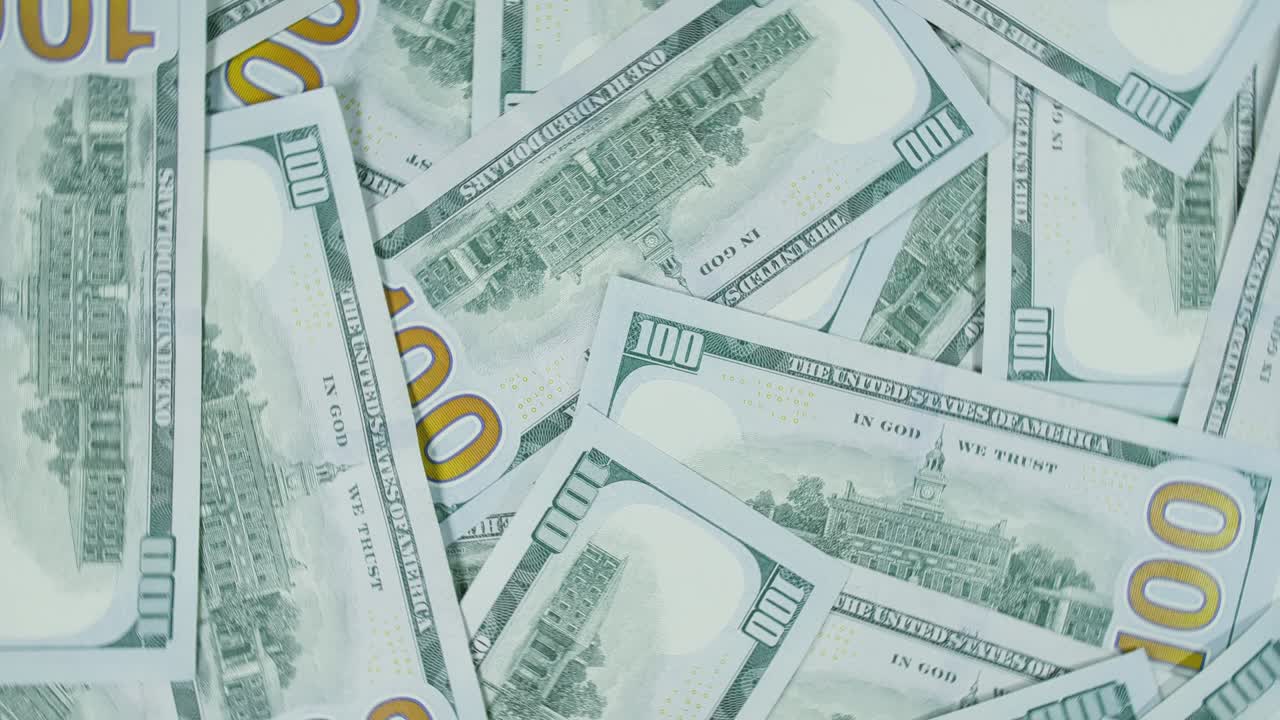 Le dollar sur le plateau tournant. Le dollar tourne. Torsion, formant un cercle