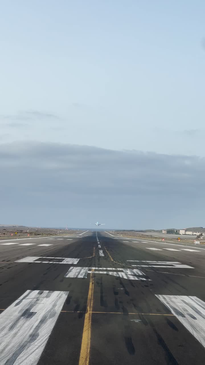Aereo in partenza dalla pista