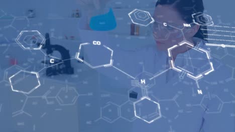 Animación-Del-Procesamiento-De-Datos-Sobre-Una-Científica-Caucásica-En-El-Laboratorio