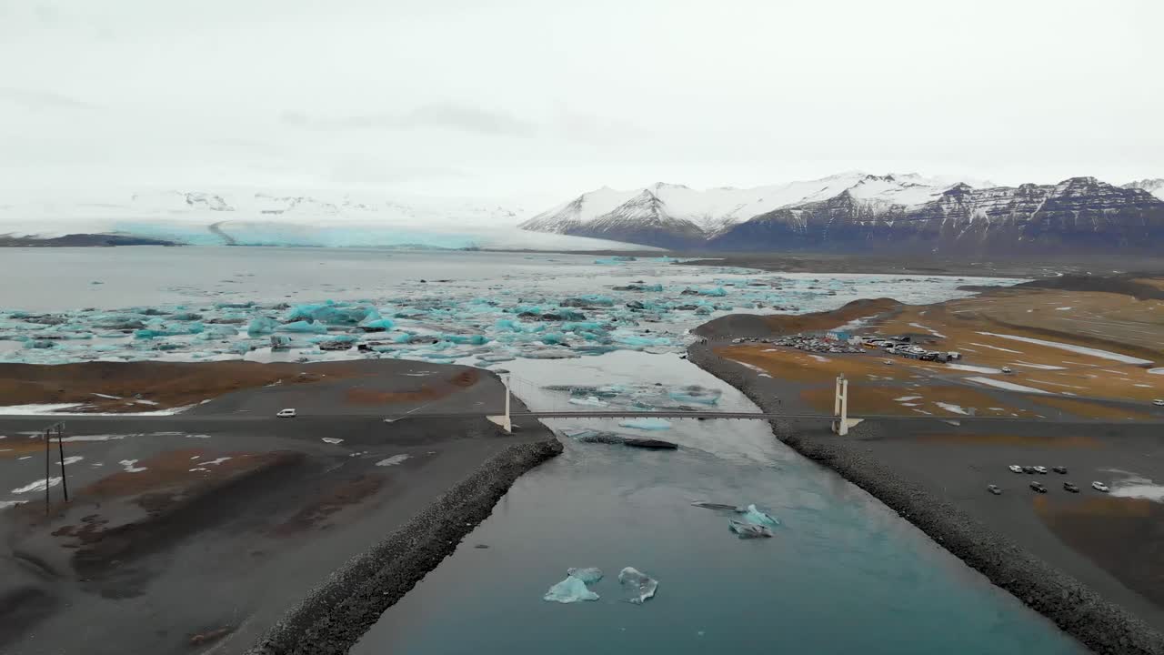 이것은 무인 항공기, 아이슬란드의 다이아몬드 해변이라는 공중 녹음입니다.