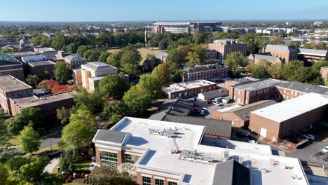 Campus-De-La-Universidad-De-Alabama-Tuscaloosa-Alabama-Con-El-Estadio-Al-Fondo