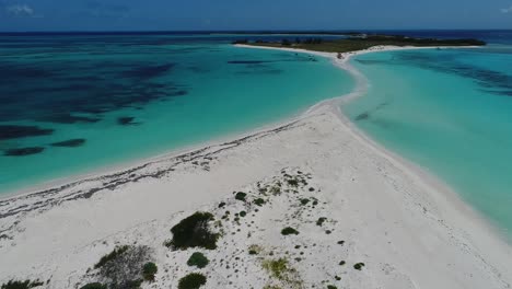las rocas, el mar caribe