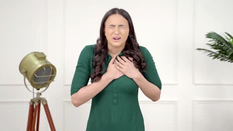 indian woman having heart attack