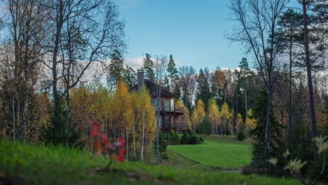 A-cottage-in-the-forested-countryside-in-autumn