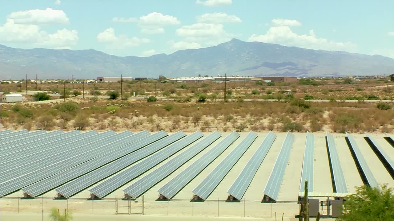 paneles solares en el desierto