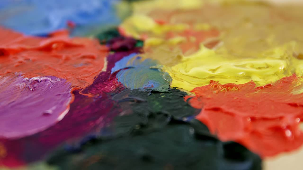 팔레트 에 있는 수채화 페인트