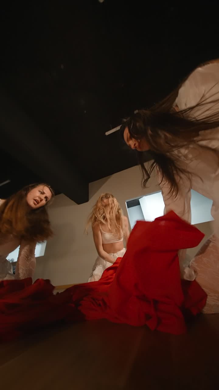 Women's Contemporary Dance Performance