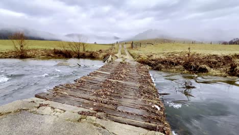 Puente-De-Aguas-Bajas-De-Los-Apalaches-En-El-Condado-De-Watauga,-Carolina-Del-Norte,-Cerca-De-Boone-Carolina-Del-Norte