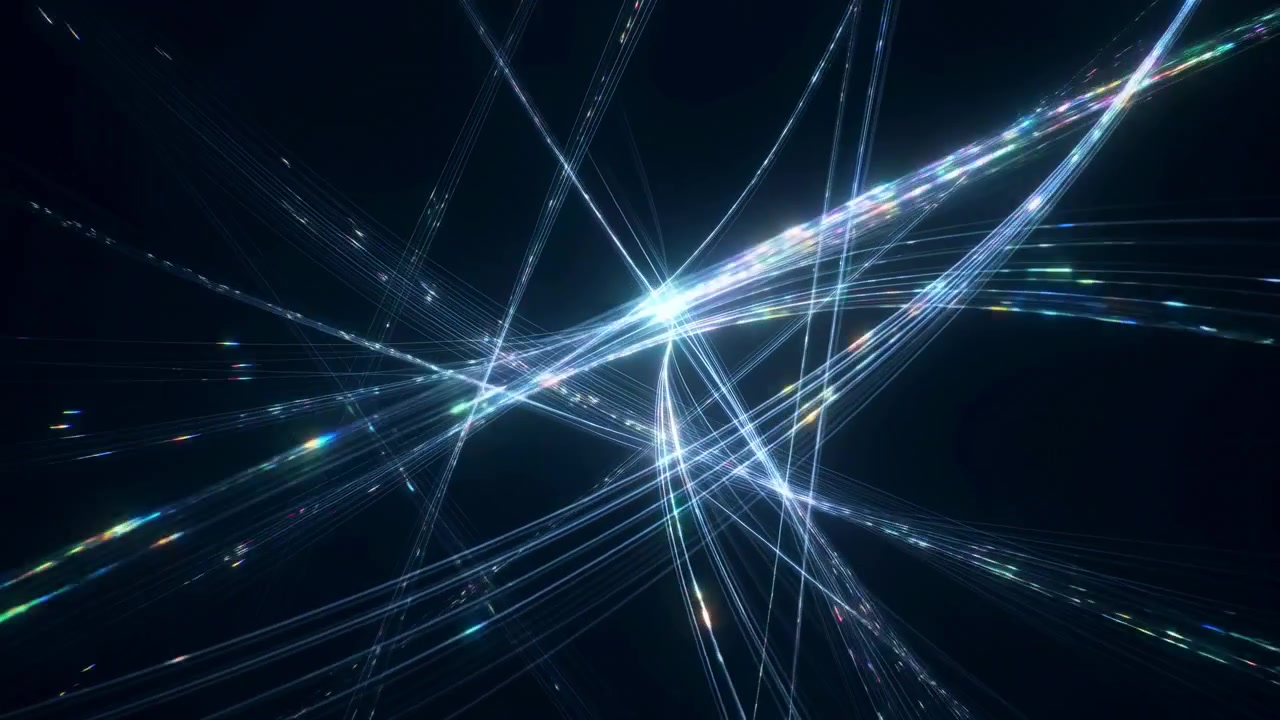 Flere semi-transparente båndlignende lysstråler krydser og overlapper i et mørkeblåt negativt rum, hvilket skaber en lys konvergens, hvor flere stråler intensiveres og producerer lokaliseret glød og prismatiske effekter