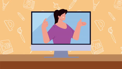 maestra trabajadora en computadora de escritorio