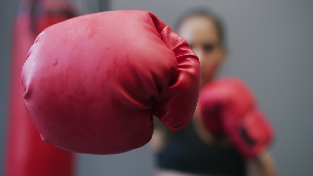 la única salida es a través.